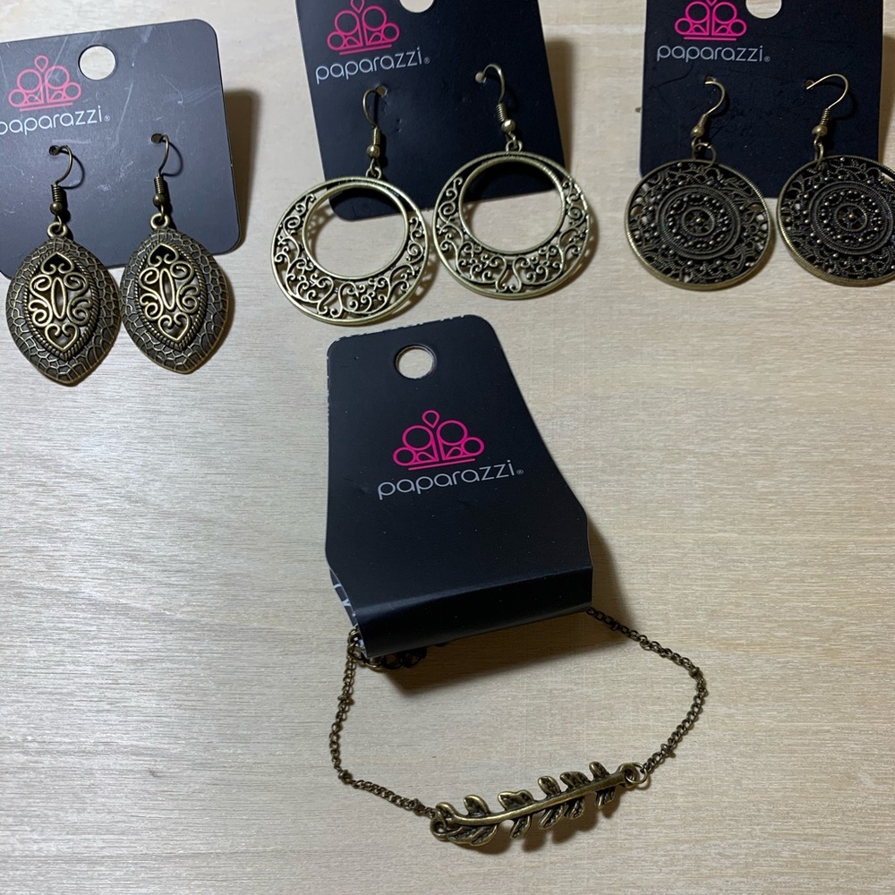 Set of 4 NWT Paparazzi Jewelry set